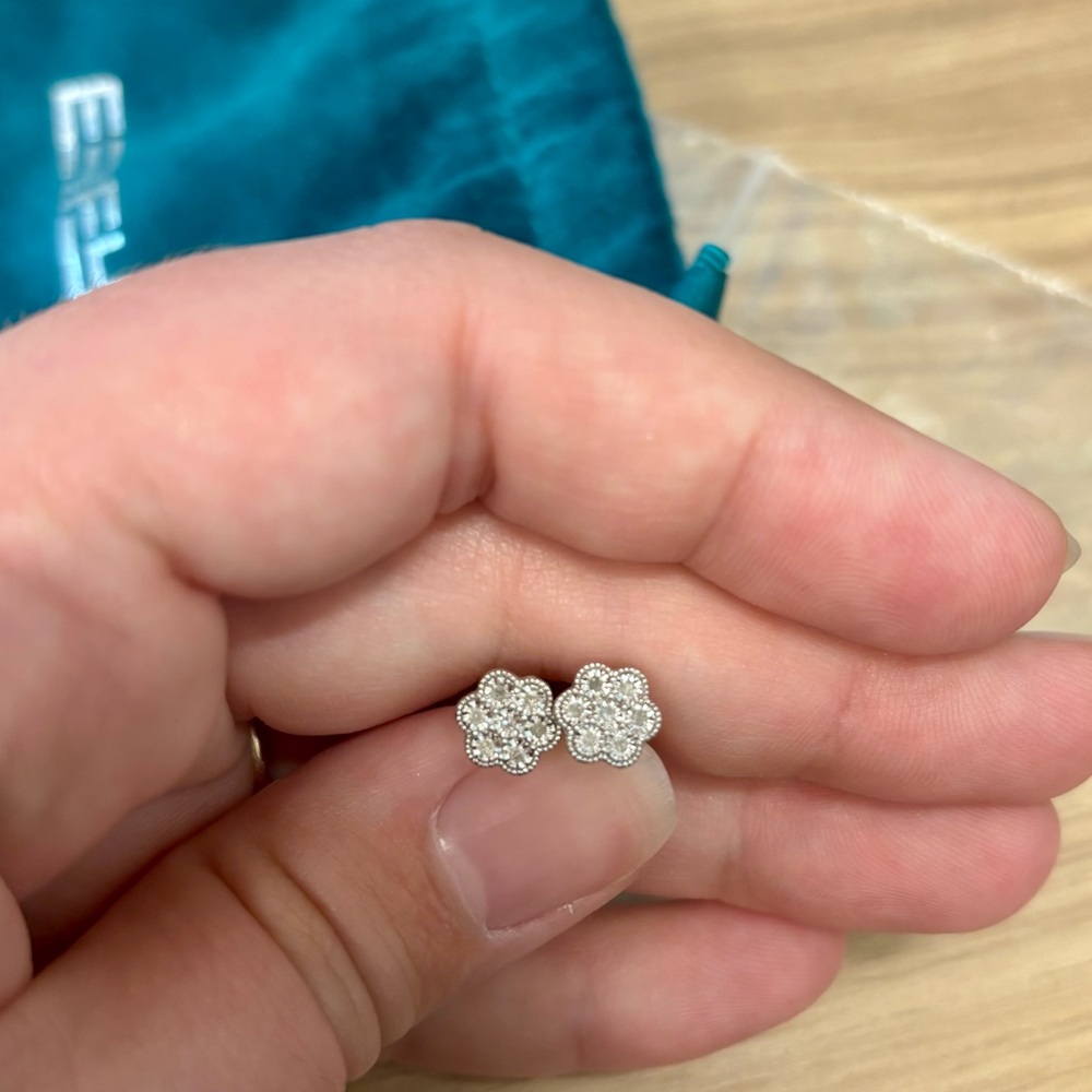 Brand New EFFY 0.14tcw Diamond 925 Silver Bouquet Stud Earrings - Picture 6 of 6